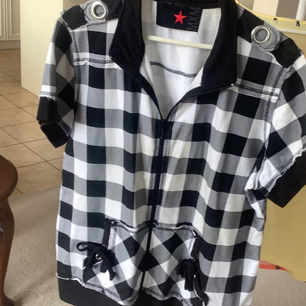 Short-sleeve coat